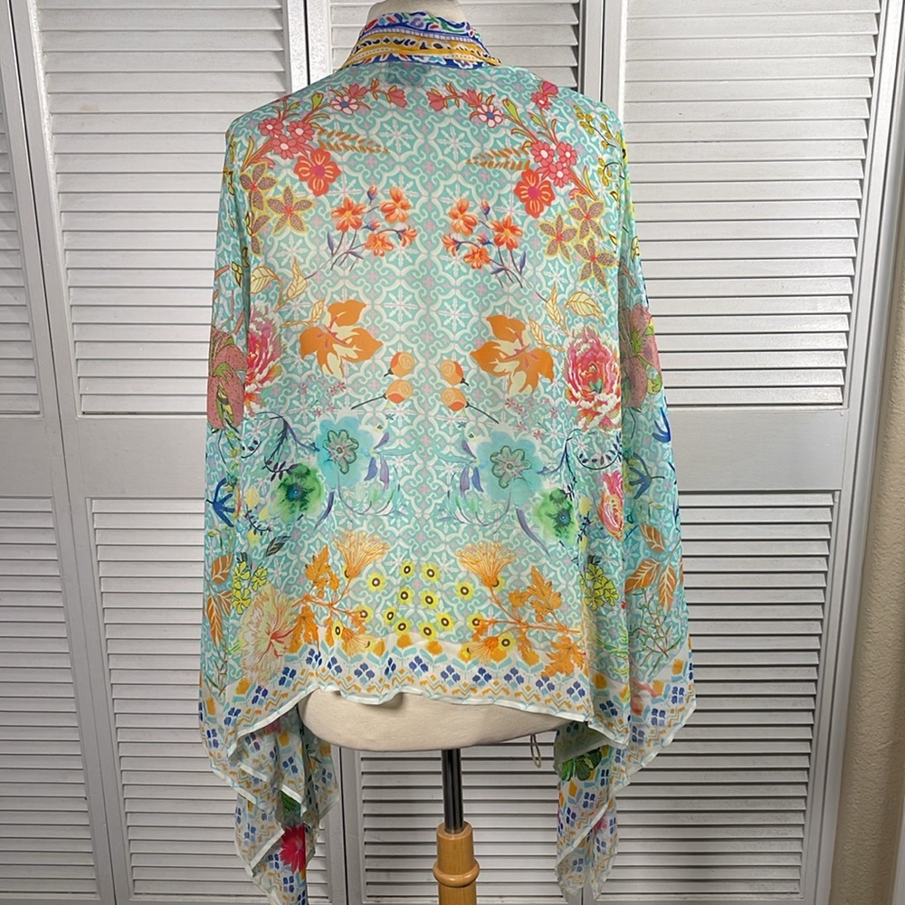 Vismaya x Anthropologie Floral Kimono topper.